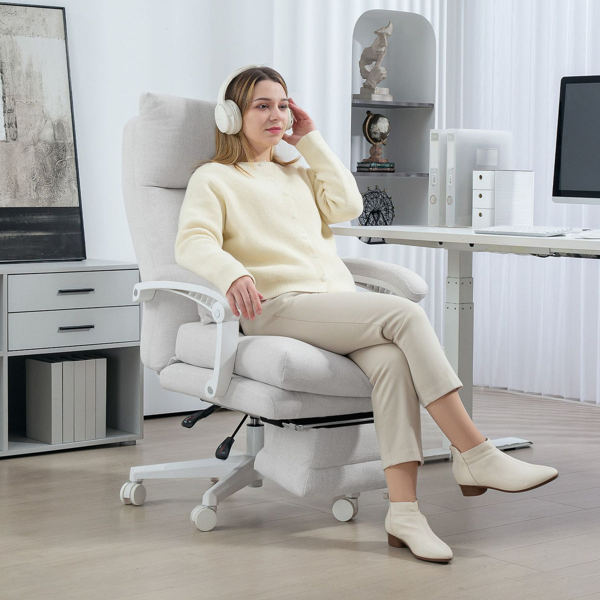 Office Chair Ergonomic Desk Chair with Lumbar Support, High Back, Footrest, Height-Adjustable Swivel Chair with Linen Look, Padded Computer Chair, Cream White