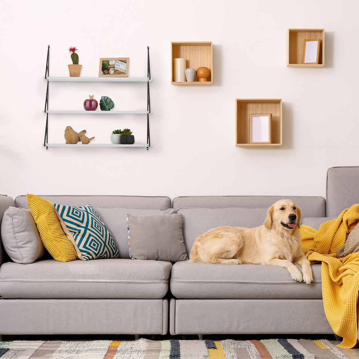 Open wall shelf with 3 shelves
