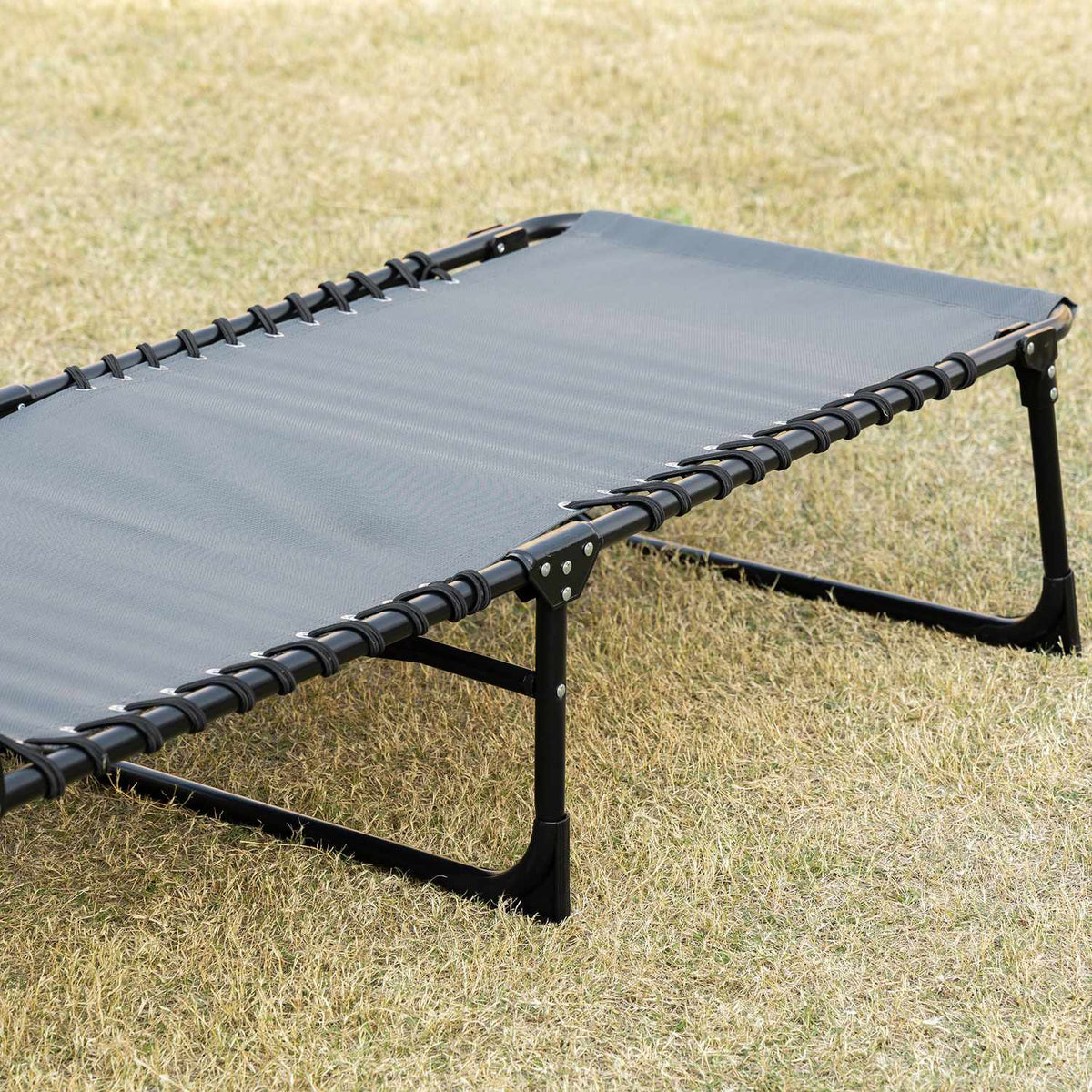 Outsuuny folding sun lounger garden lounger with pillow, side pocket, deck chair with 5-way adjustable backrest, weatherproof camping lounger can hold up to 120 kg, for garden beach pool, gray