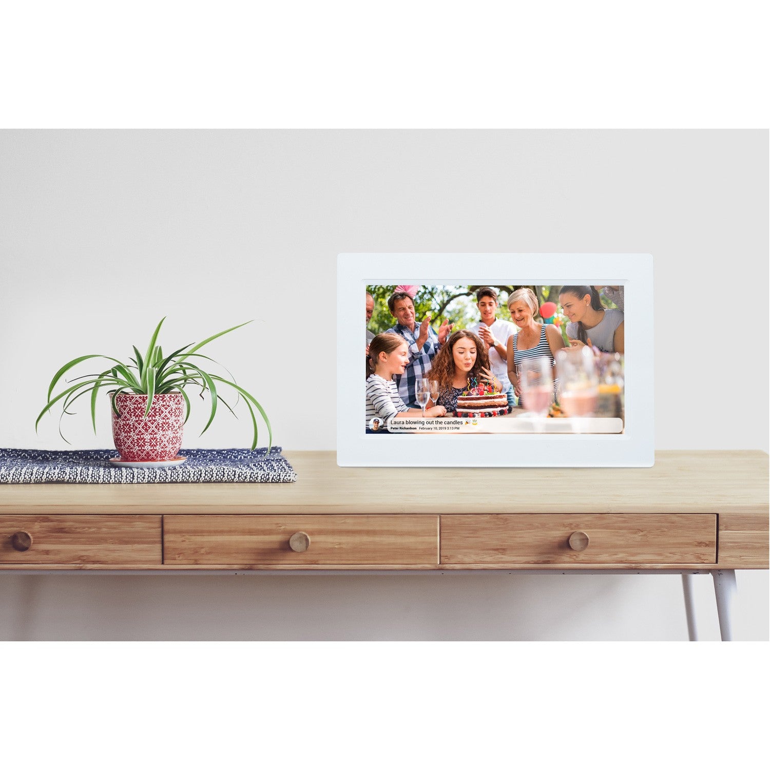 PFF-1015W 10.1" Smart photo frame with FRAMEO software White