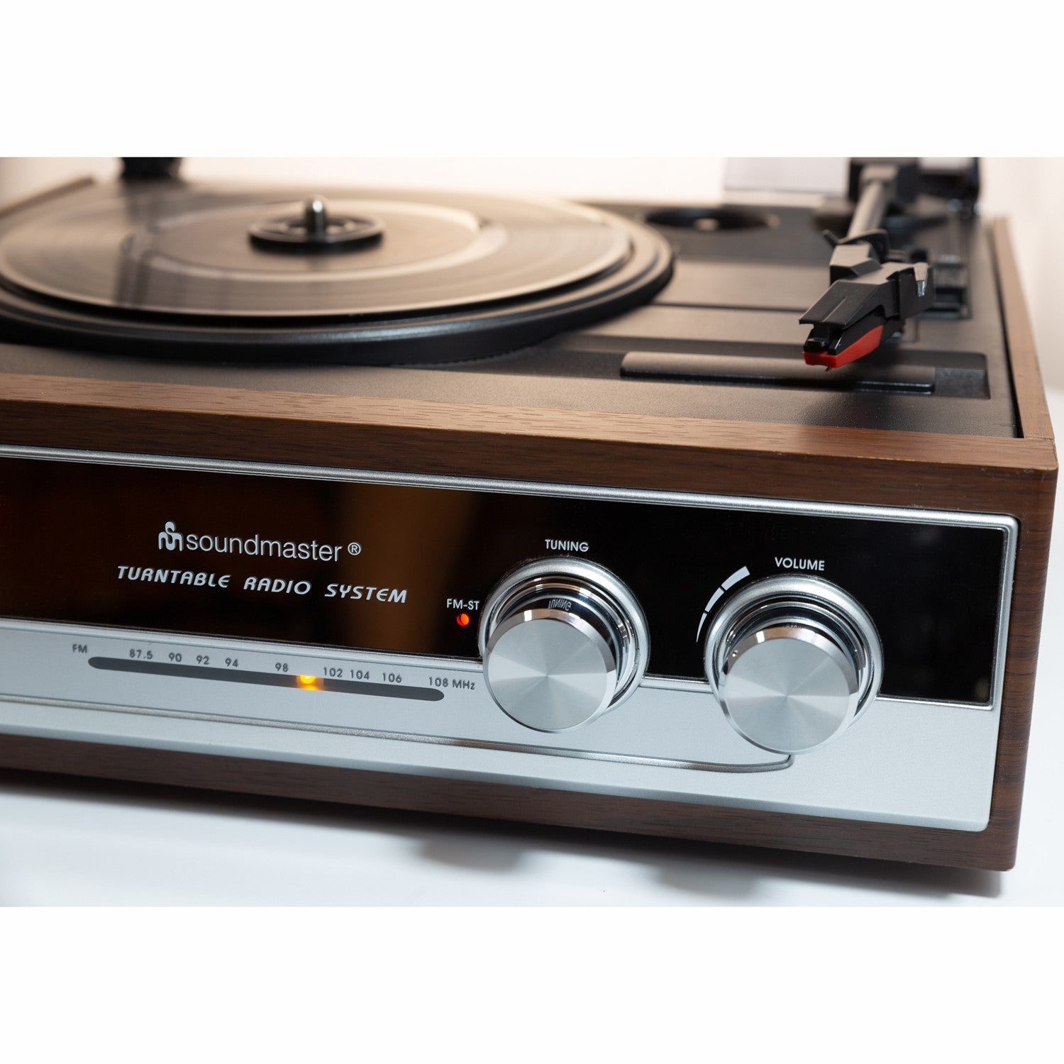 PL186H Turntable with radio and built-in speakers.