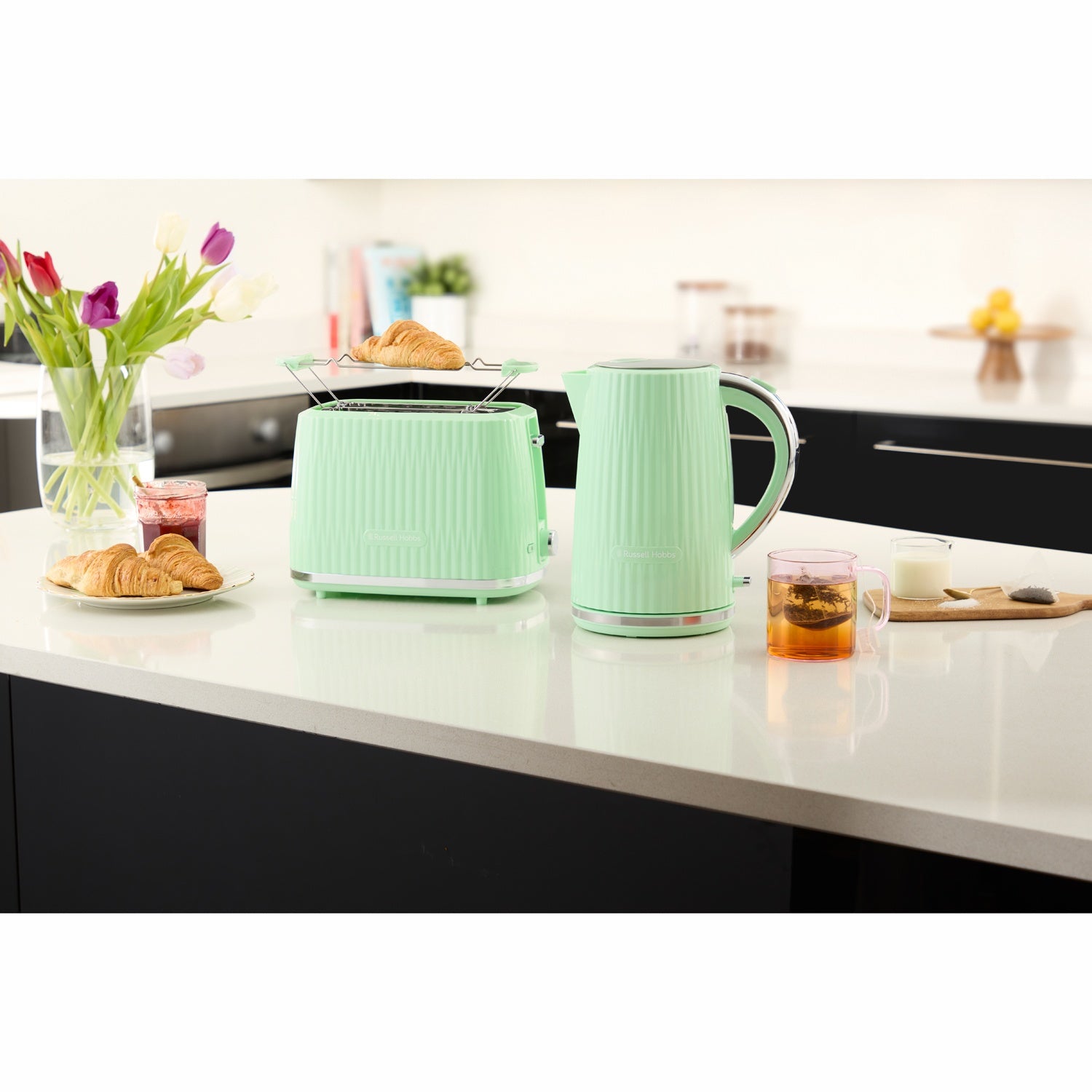 Pistachio Kettle and Toaster Set, Compact Design