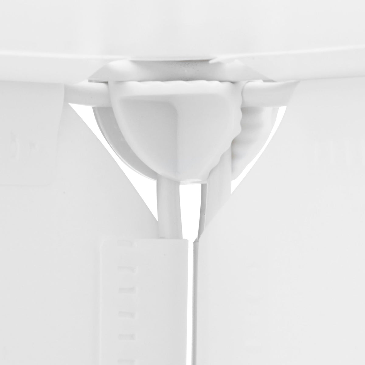 Plastic shoe shelf with 4 compartments