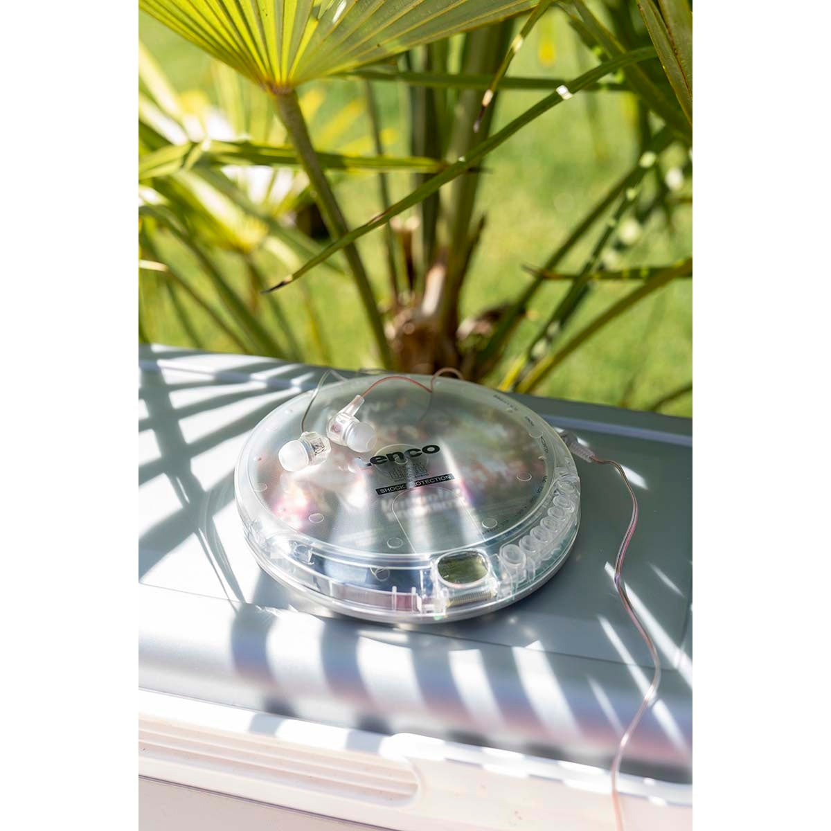 Portable CD-player with anti-shock Transparent