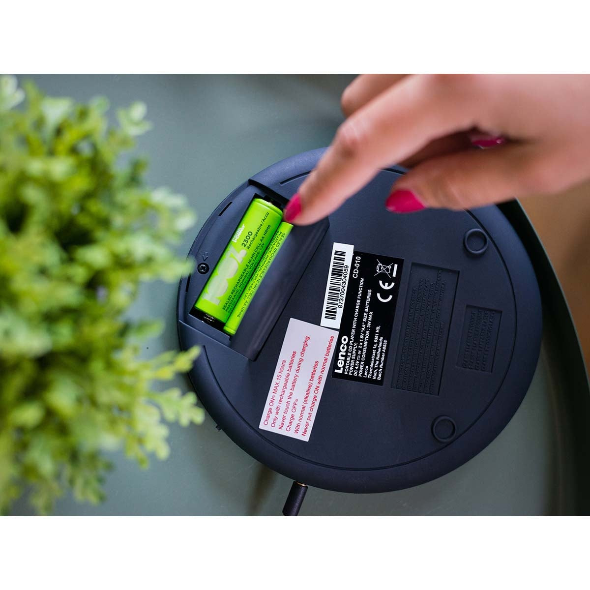 Portable CD player with charge function