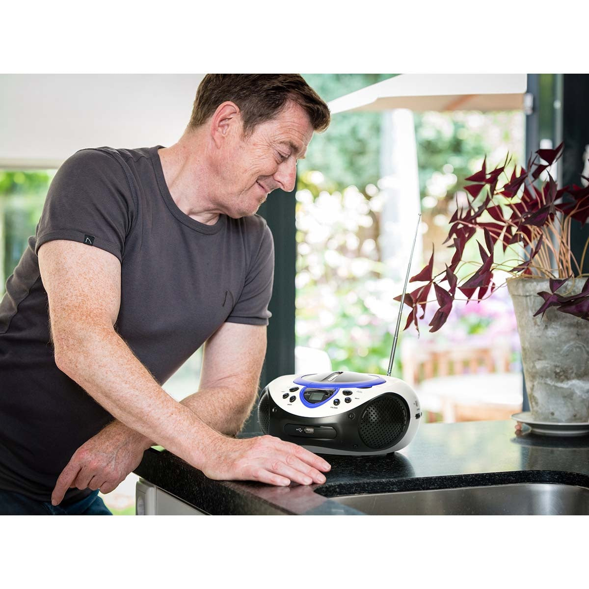 Portable FM Radio CD and USB player Blue