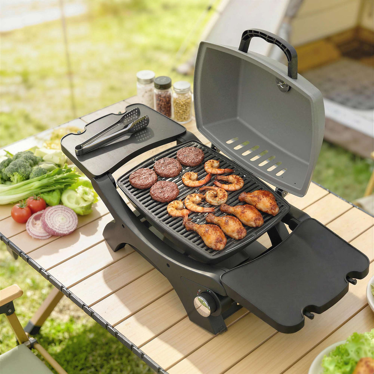 Portable Gas Grill with 3.3 kW Burner and Side Tables