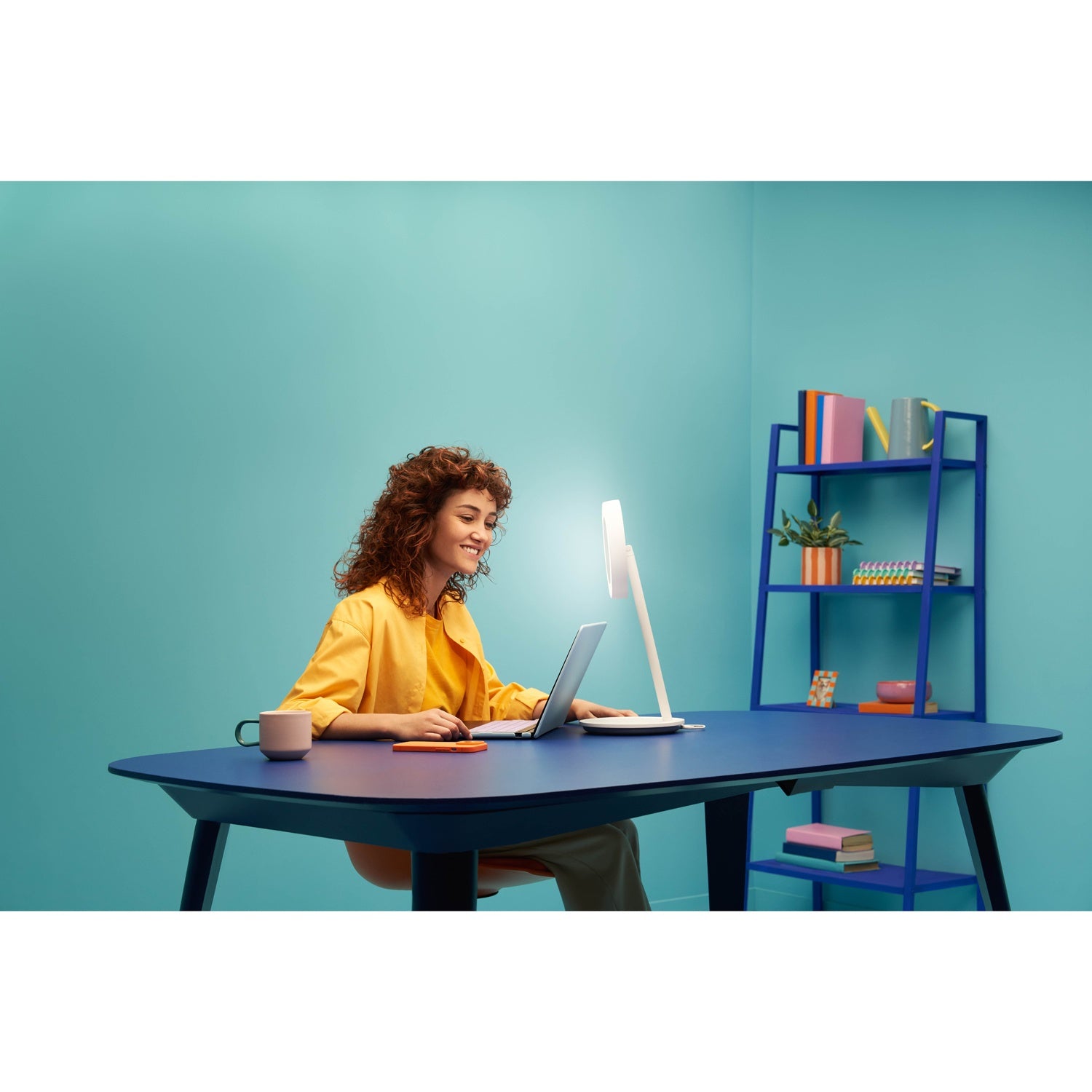 Portrait Smart desk lamp/lighting for video calls 600lm