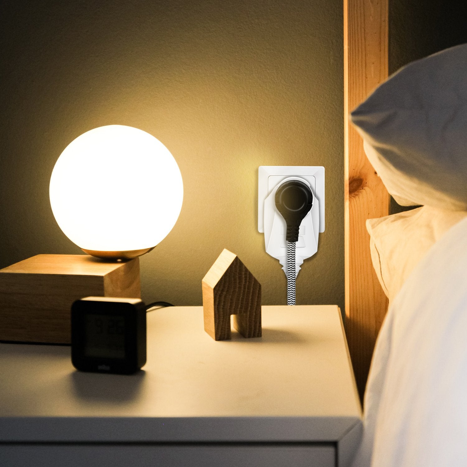 Power outlet 3-way + 1 through connector White