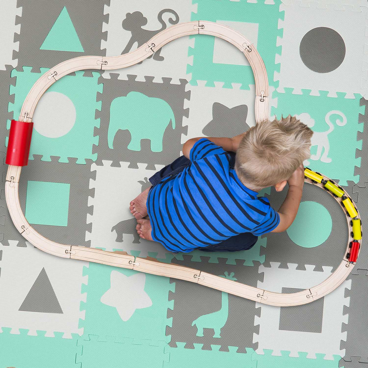 Puzzle mat with edge