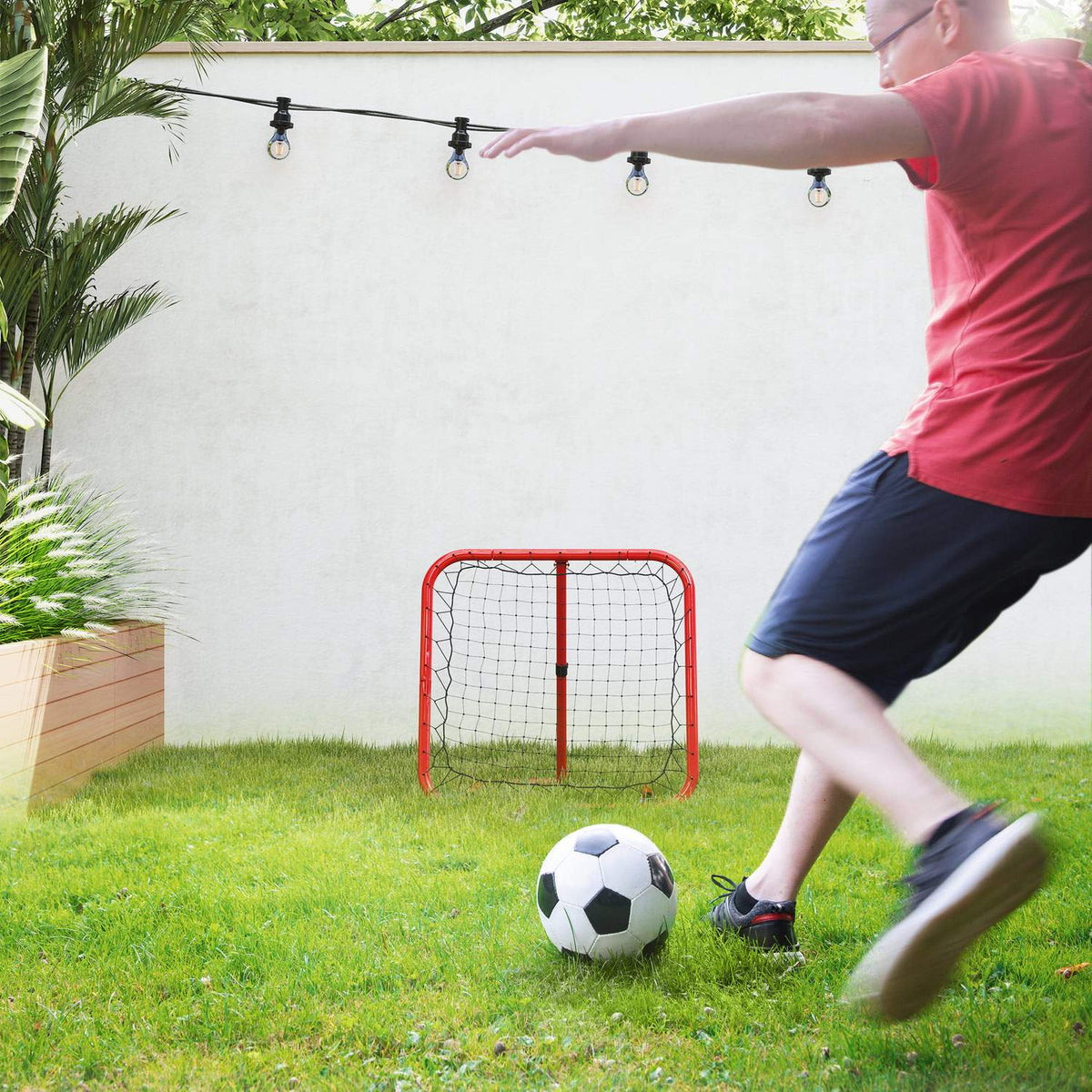 Rebounder for Football, Foldable Football Rebounder 63 x 63 cm Adjustable Football Goal Kicker for Baseball Basketball, Metal, Red