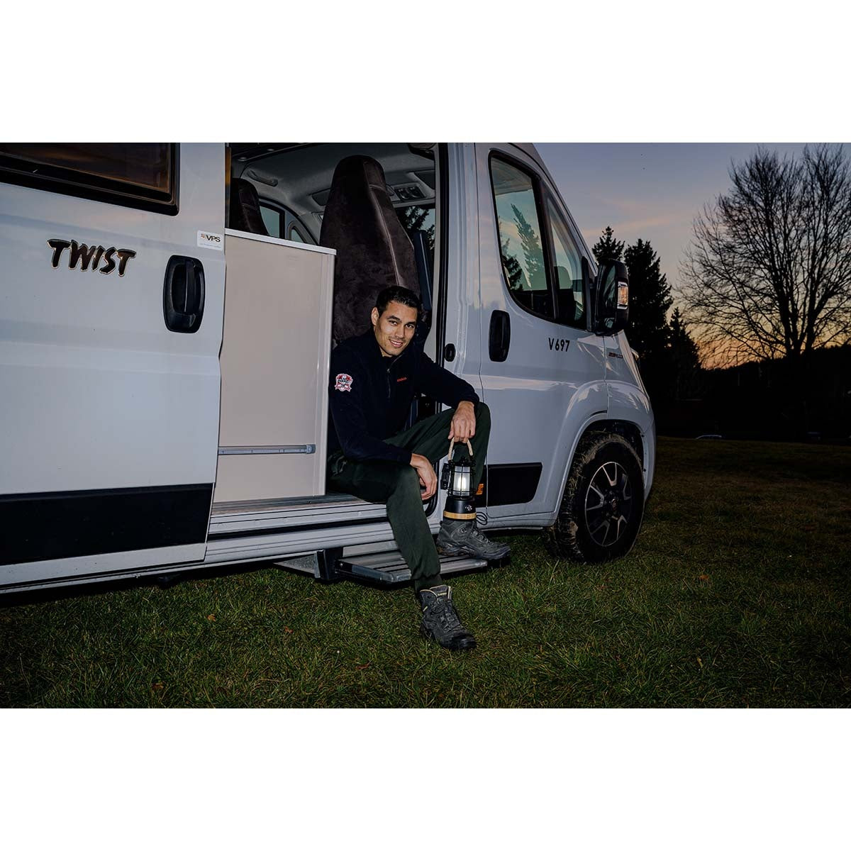 Rechargeable camping lamp CAL 1 with hemp rope and bamboo base (370 lm, IP44, burning time up to 75h, dimmable, adjustable light color)