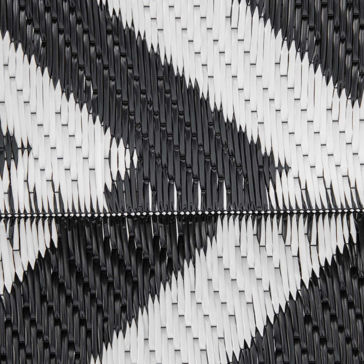 Reversible Outdoor Rug, Durable, Black/White, 121 x 182 cm