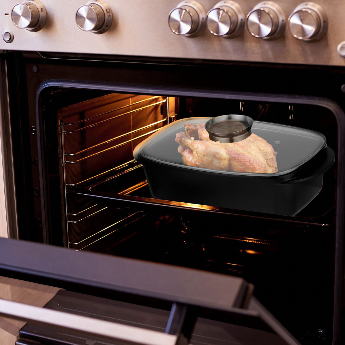 Roaster with lid and seasoning button