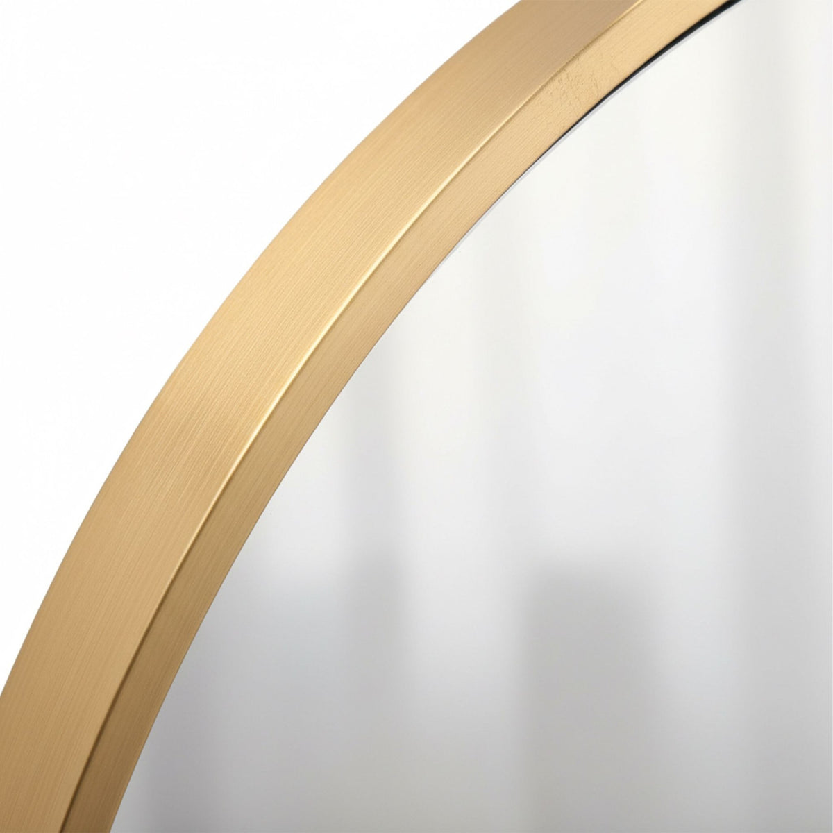 Round Wall Mirror with Metal Frame – Decorative & Functional
