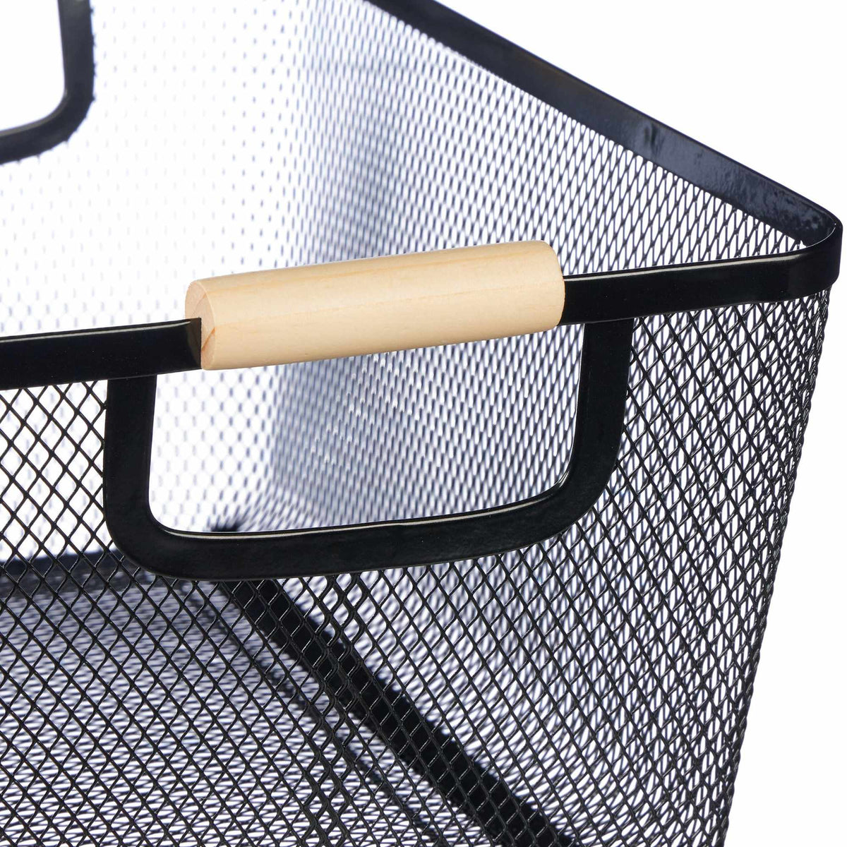 Round wire basket with handle