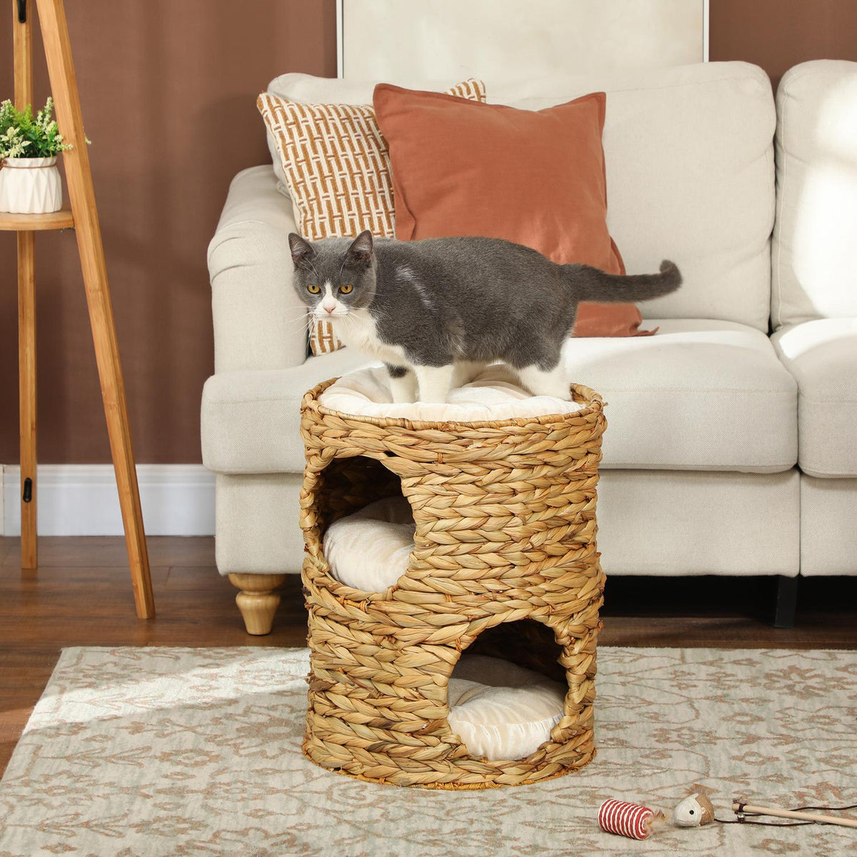 Scratching barrel, 50 cm high, cat barrel with 2 caves, scratching post with cushion, cat tower made of water hyacinth, for cats up to 3.5 kg, light brown