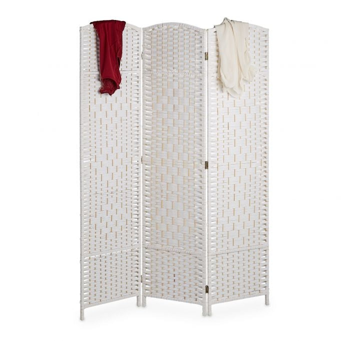 Screen wall with 3 panels