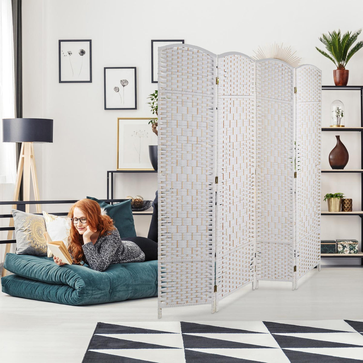 Screen wall with 4 panels