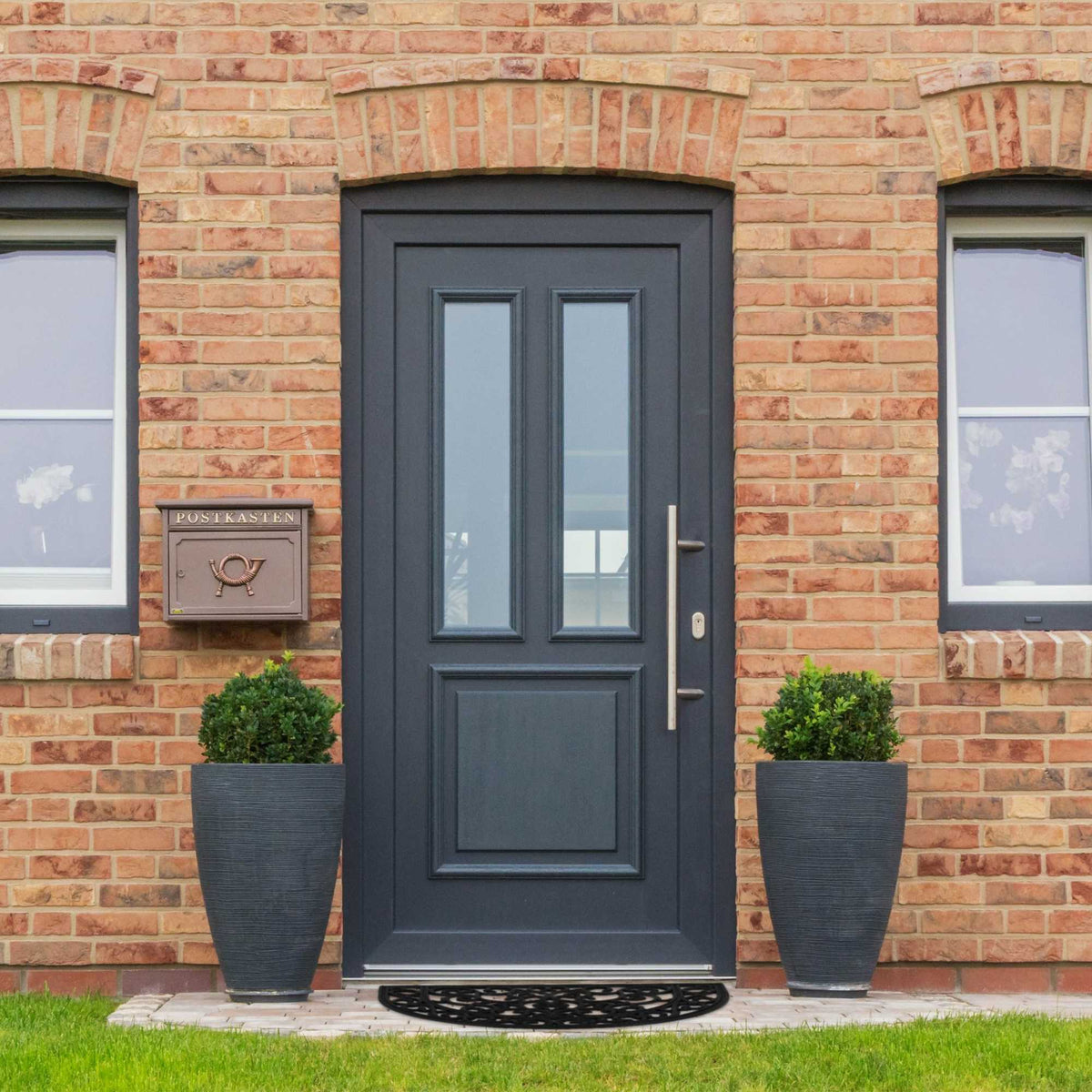 Semi-round rubber doormat