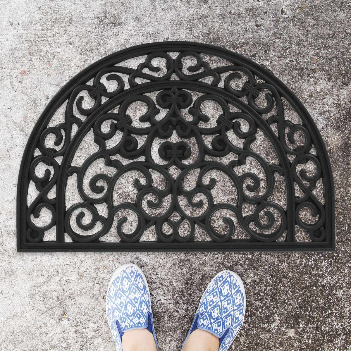 Semi-round rubber doormat
