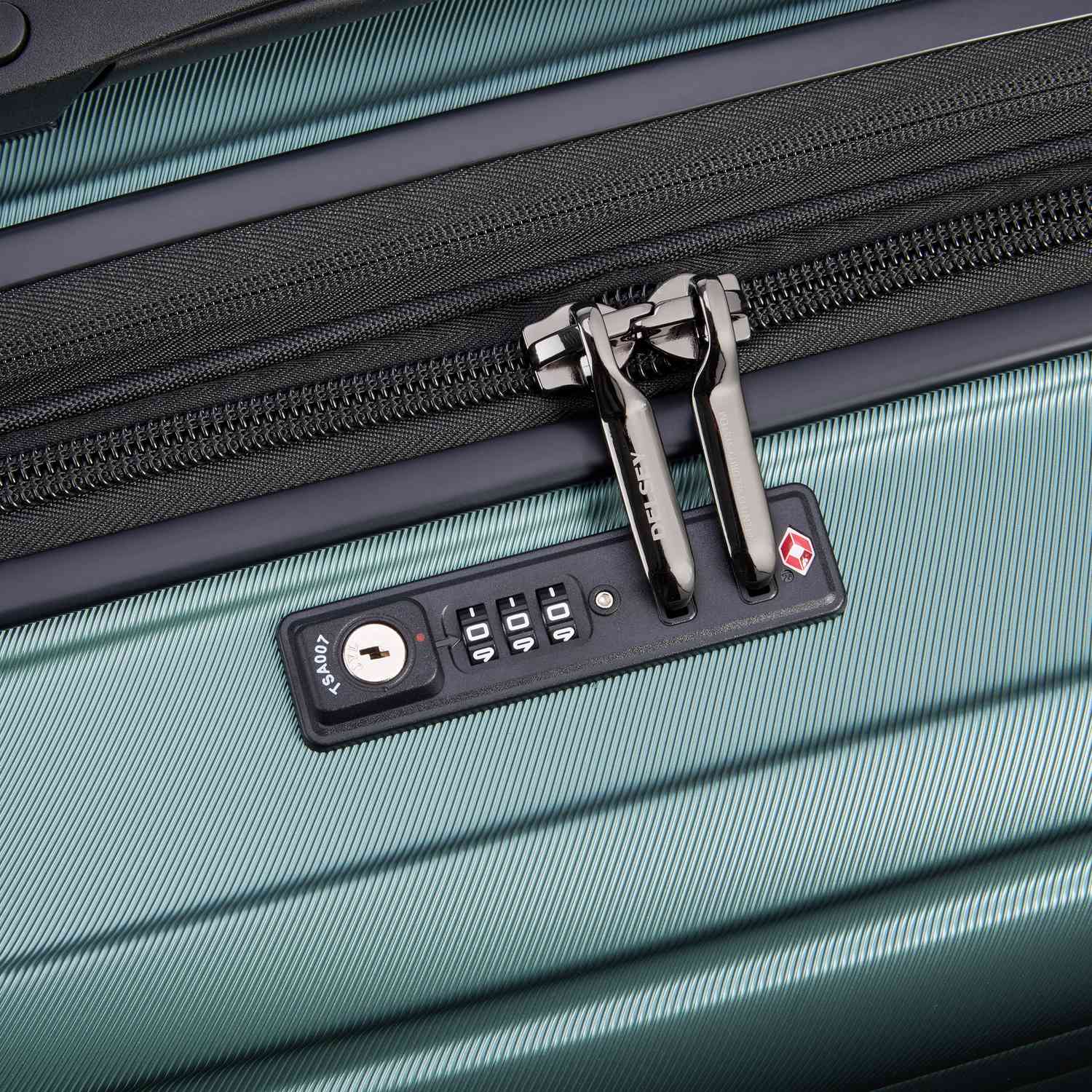 Shadow 5.0 Suitcase 66 Green