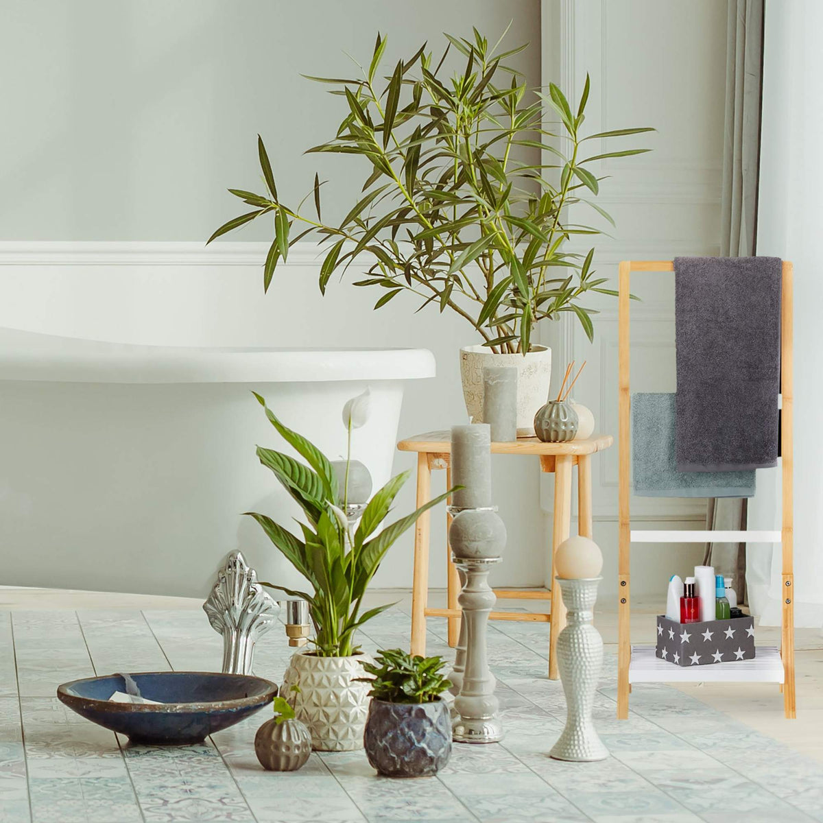 Standing towel rack