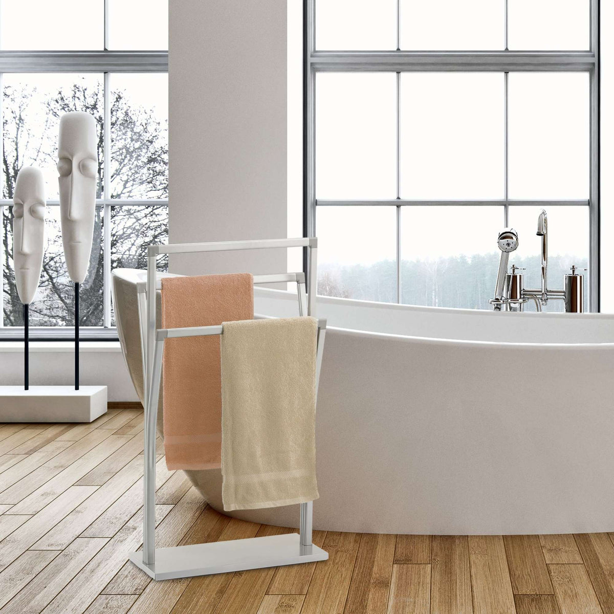 Standing towel rail