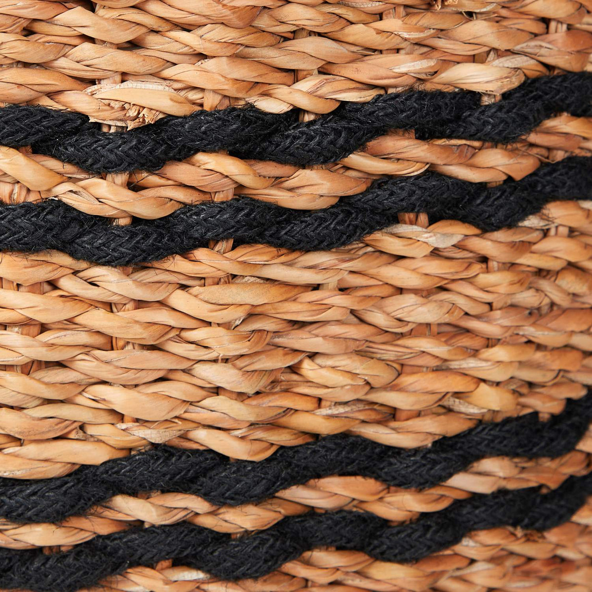 Storage basket made of seaweed