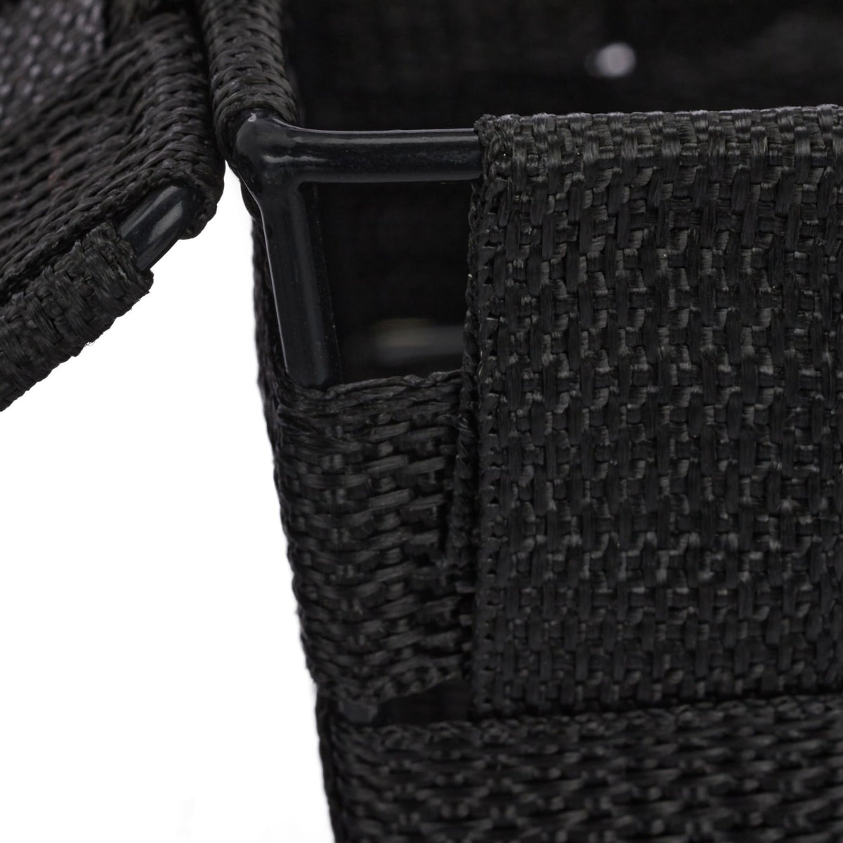 Storage basket with lid