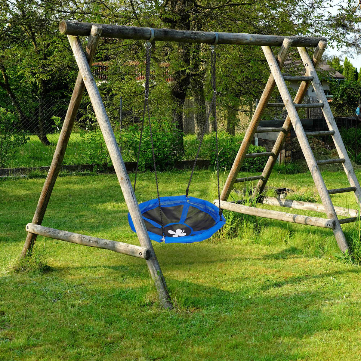 Swing in the round nest