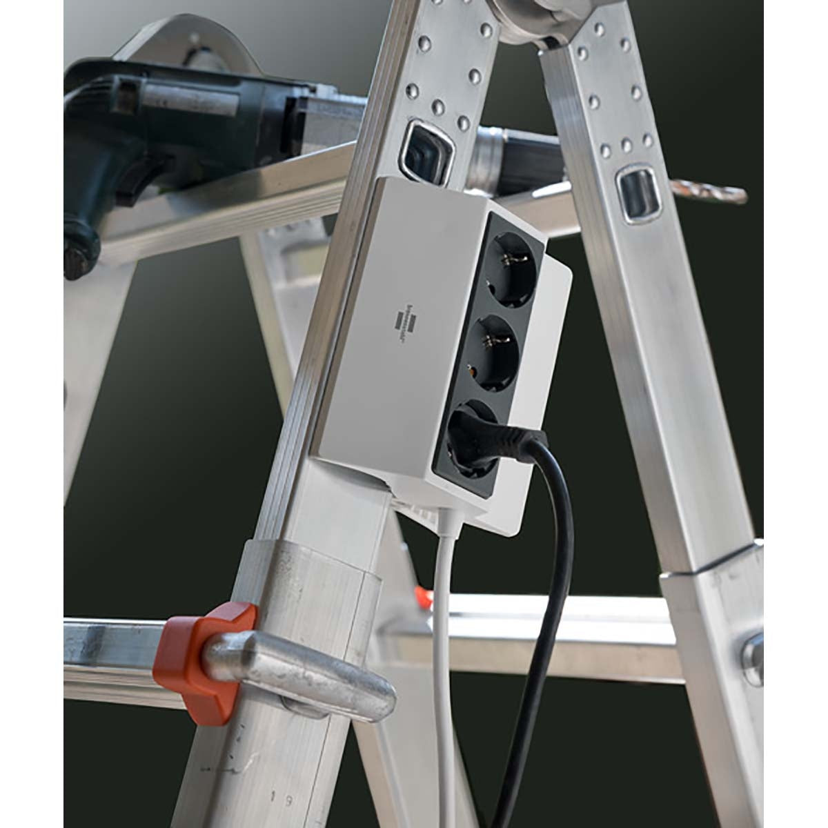 Tensile socket strip 3-way (plinth strip 3m for flexible attachment, clamp width 5cm, with increased protection against accidental contact) TYPE F