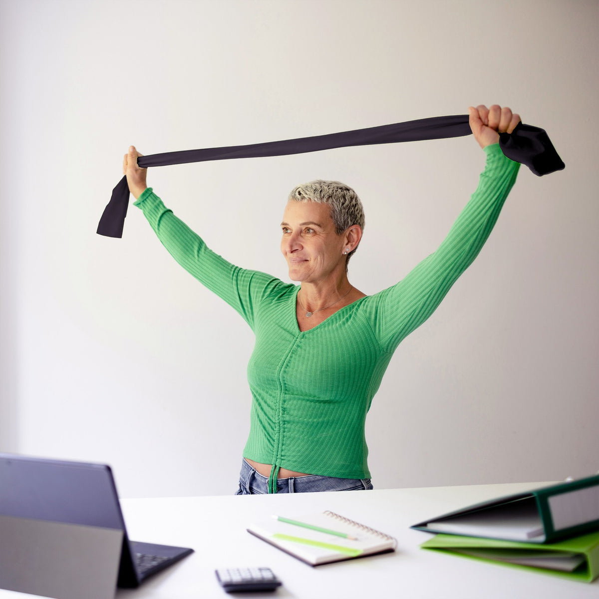 Thigh trainer & resistance band