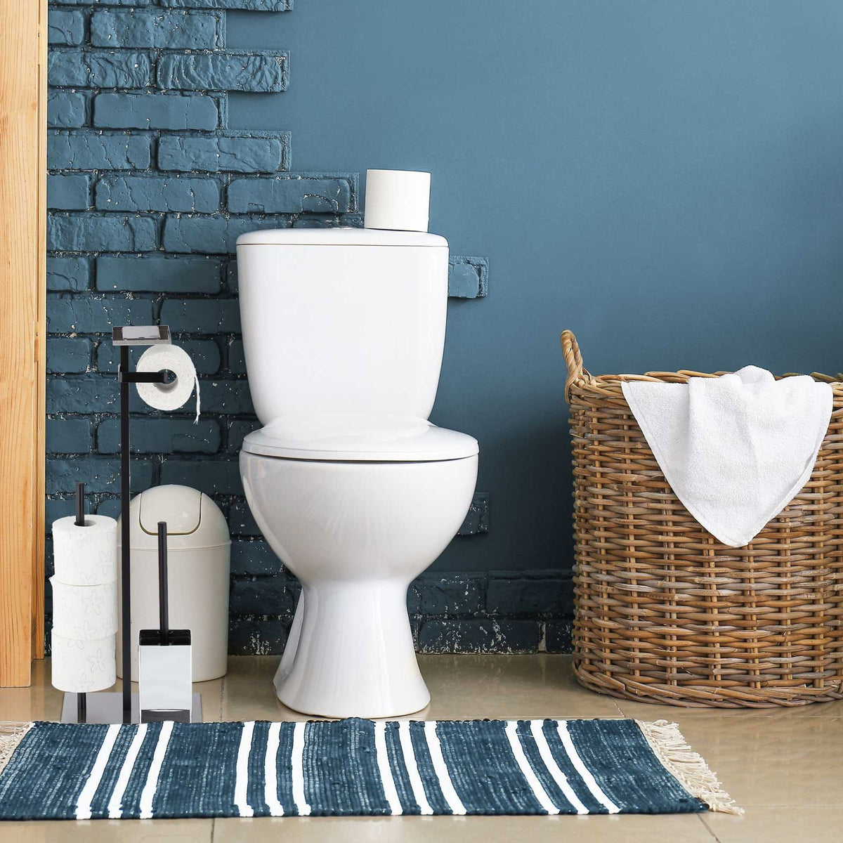Toilet Set with Tray in Matt Black