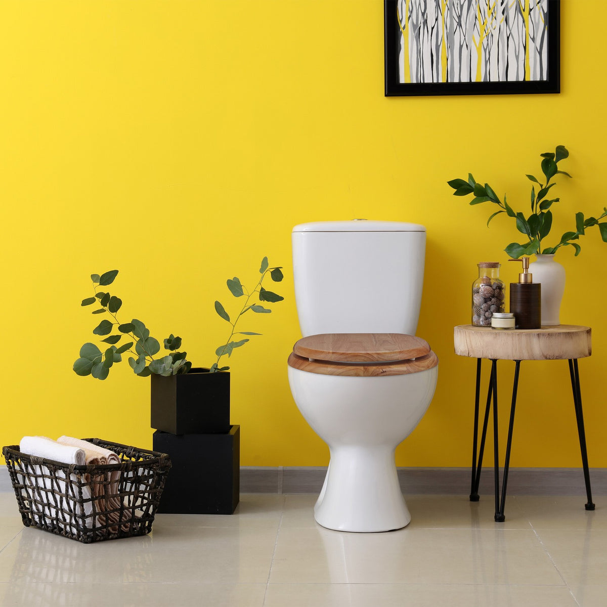 Toilet lid with soft-closing mechanism
