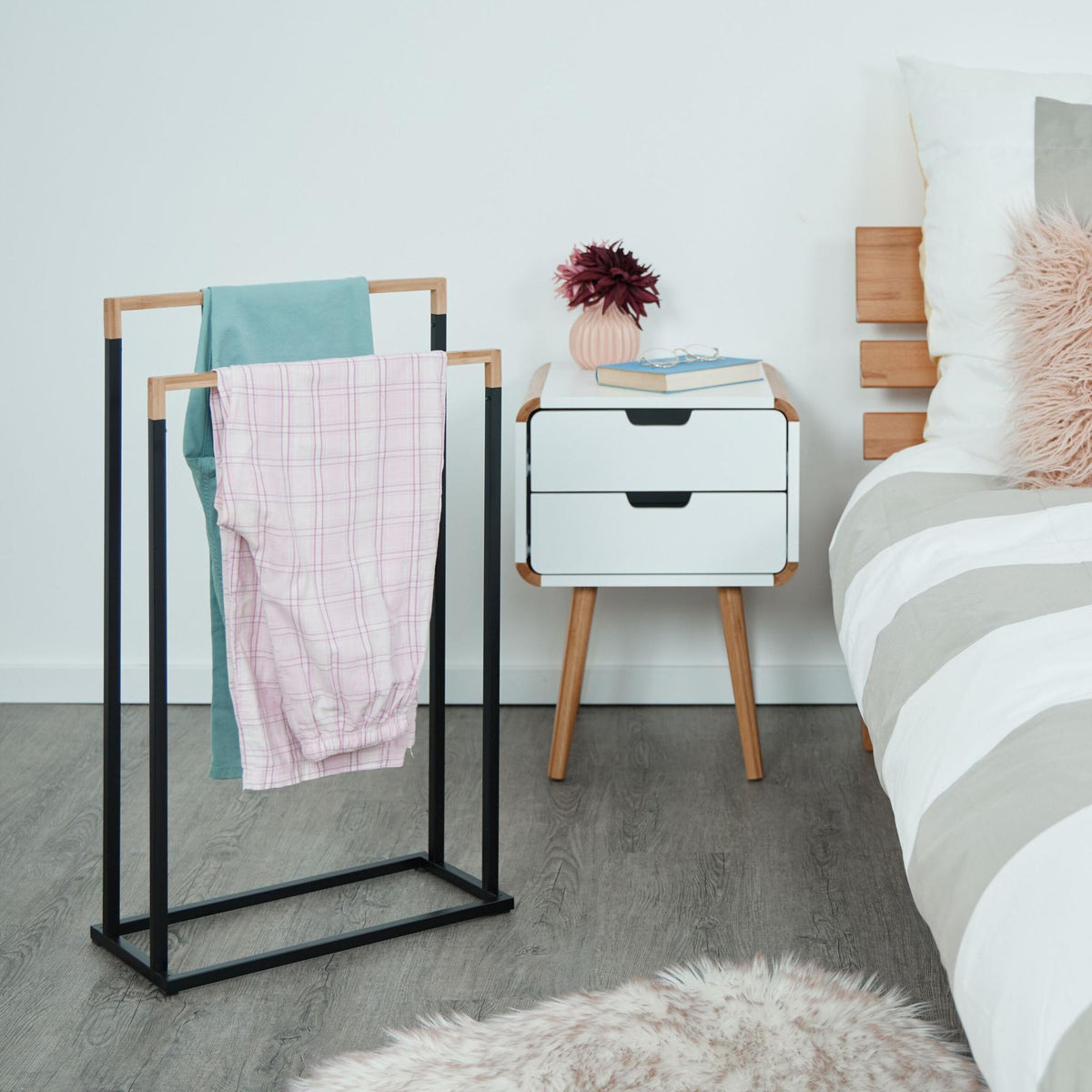 Towel rack with 2 rails