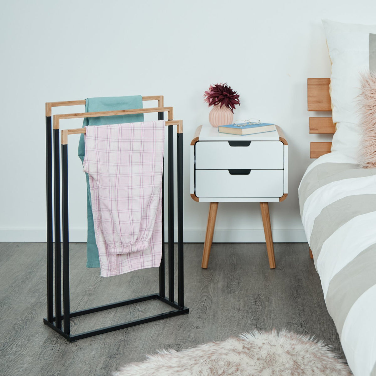 Towel rack with 3 rails