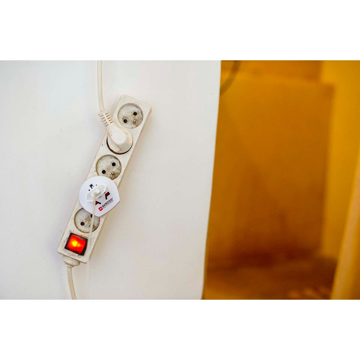 Travel Adapter World-to-Europe Grounded