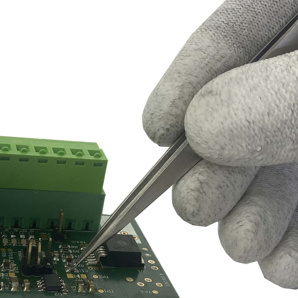 Tweezers with strong tips and thin blades