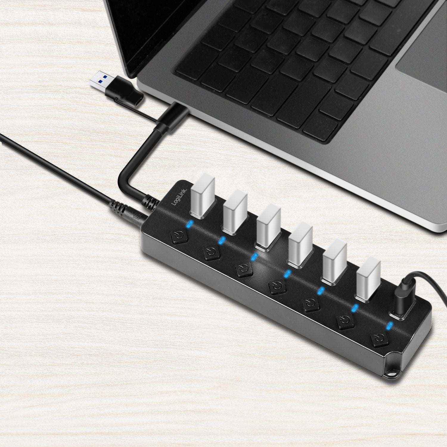 USB hub 7-port with separate On/Off buttons USB-C/USB-A in USB 3.2 Gen1