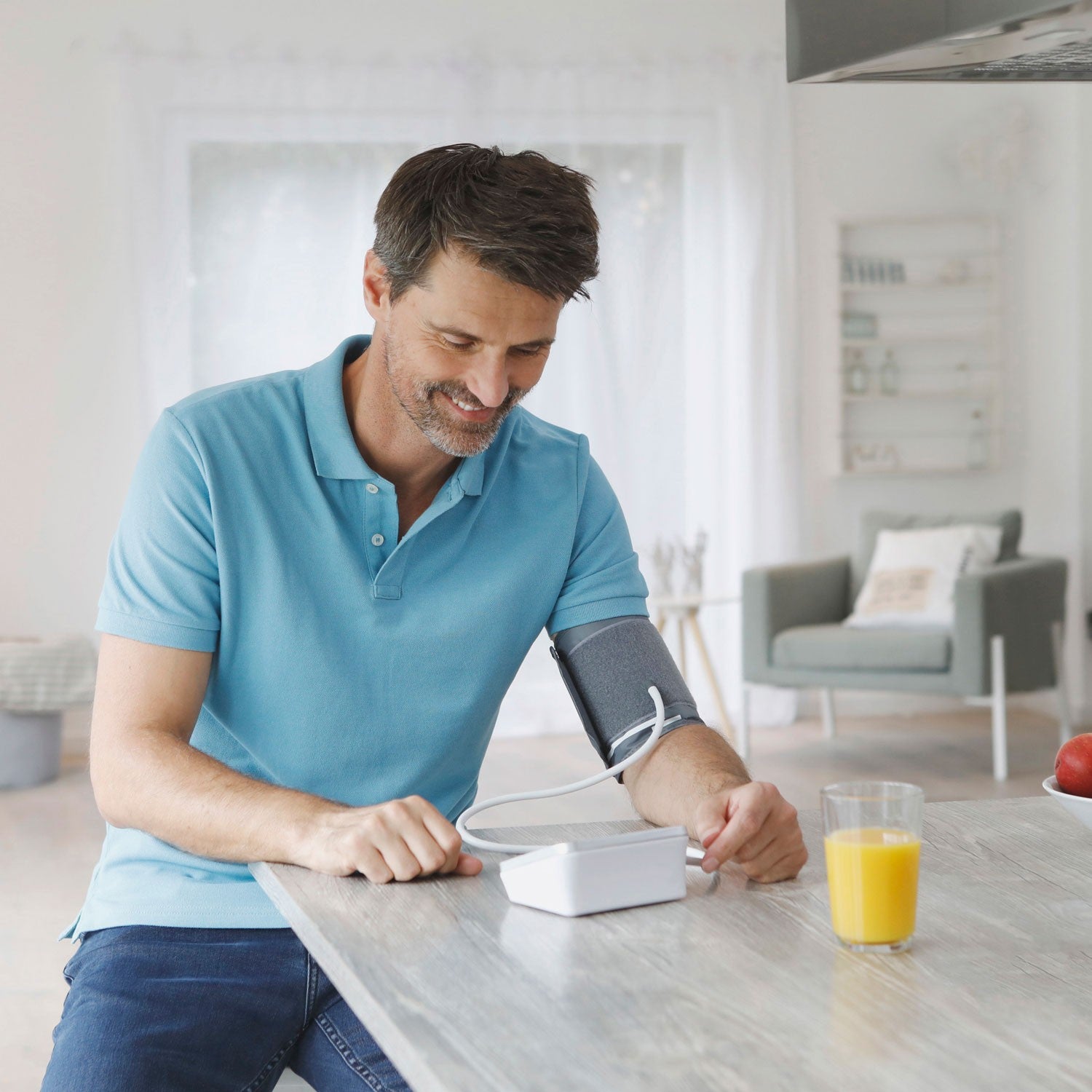 Upper arm blood pressure monitor BU512