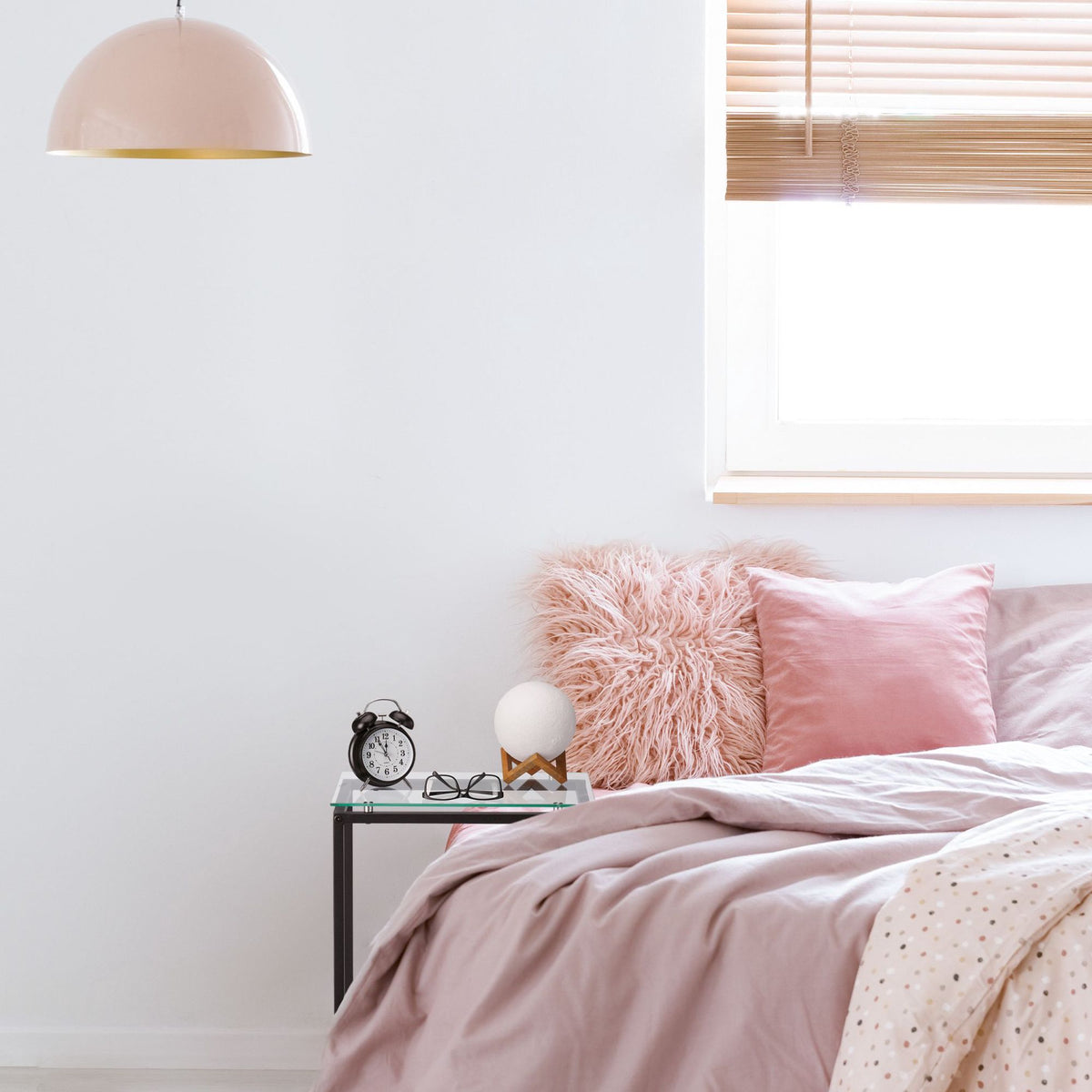U-shaped material mix side table