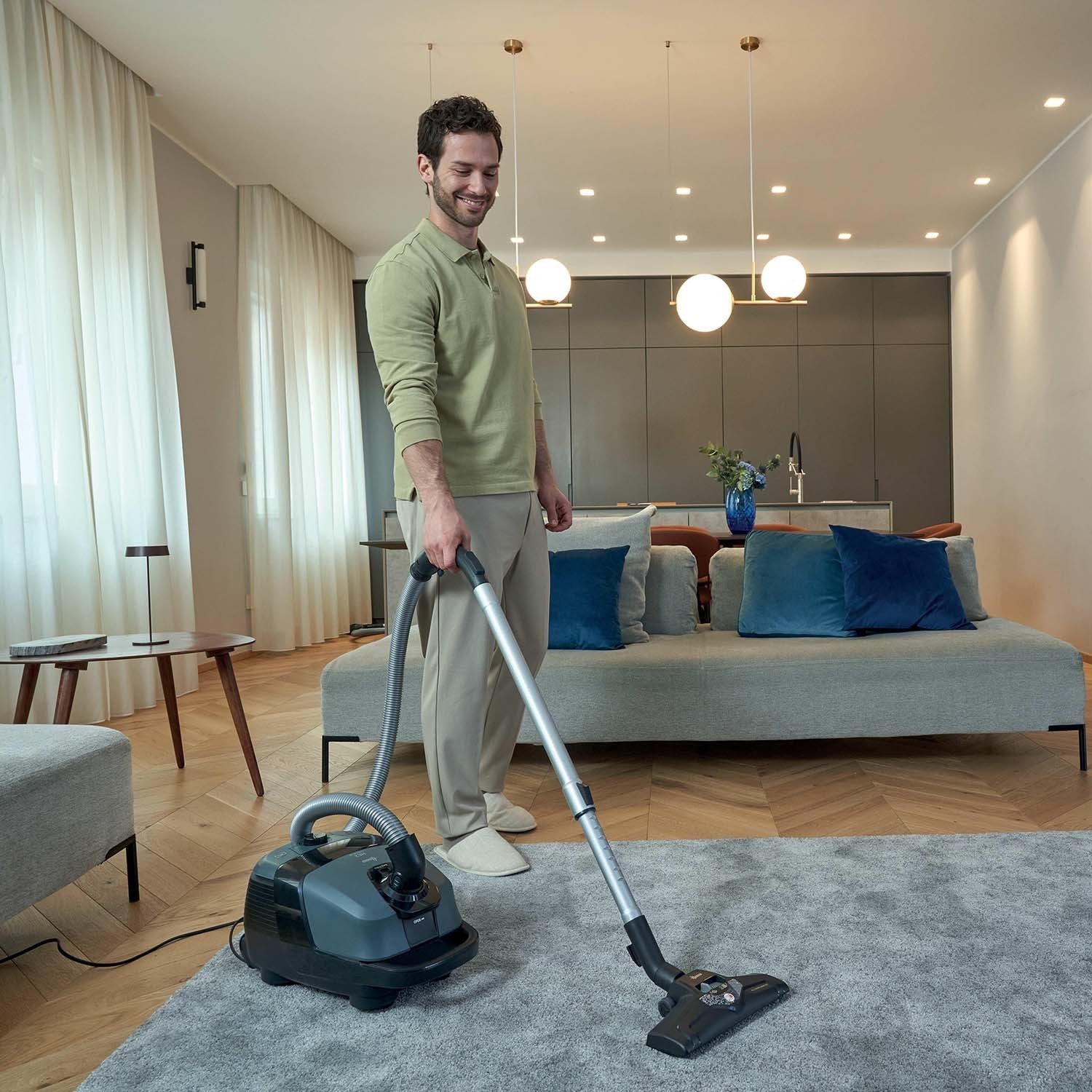 Vacuum Cleaner 850W – Home Use, High Efficiency