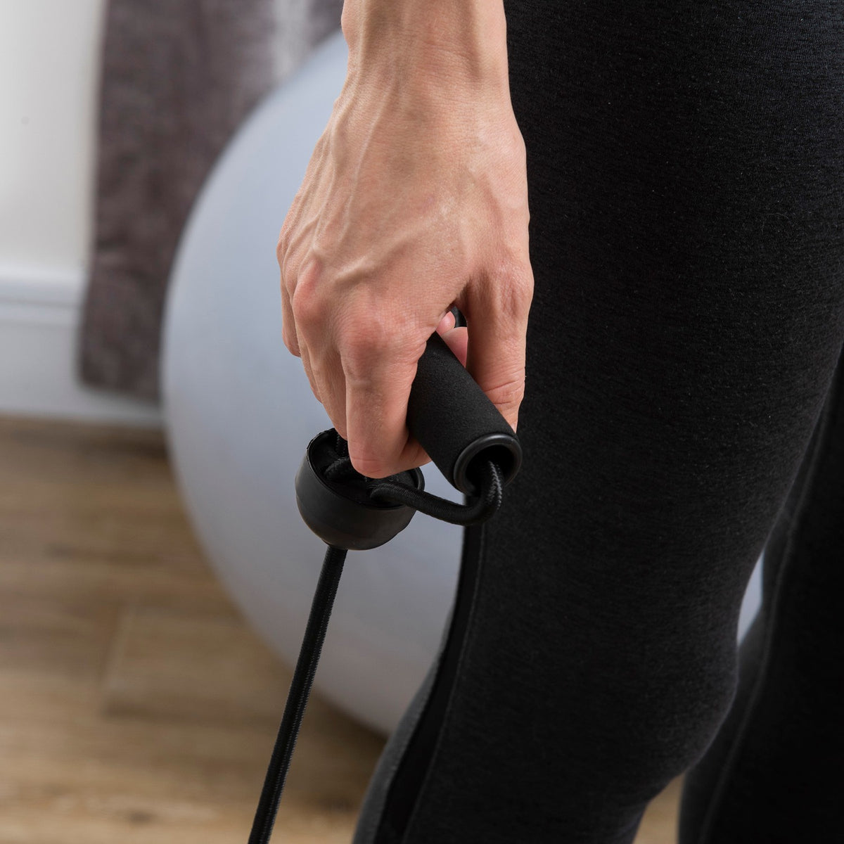 Vibration Plate Fitness Device With 2 Fitness Bands, 99 Vibration Levels, Up To 120 Kg, For Full Body Training, 200W