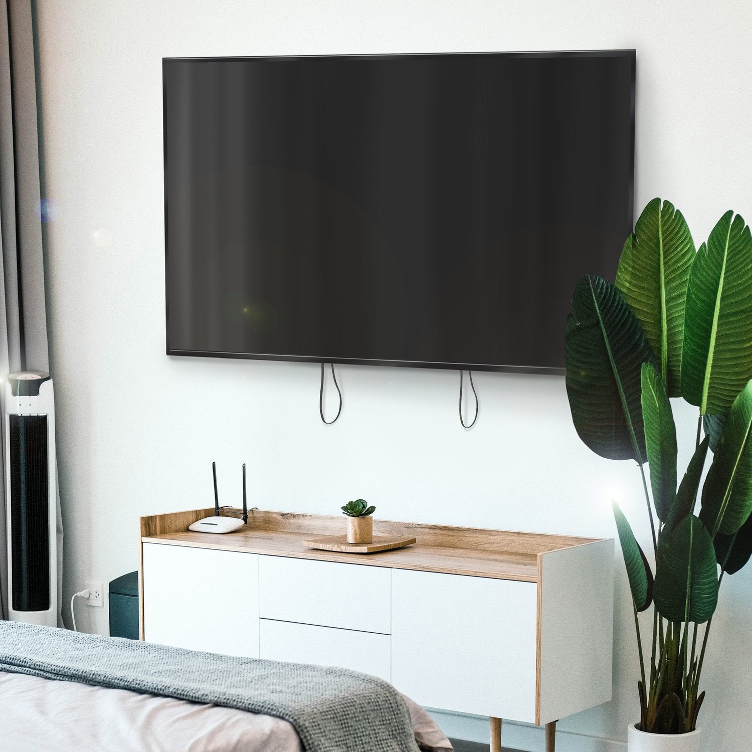 Wall mount TV 50-90" Tilt: -8°/0°