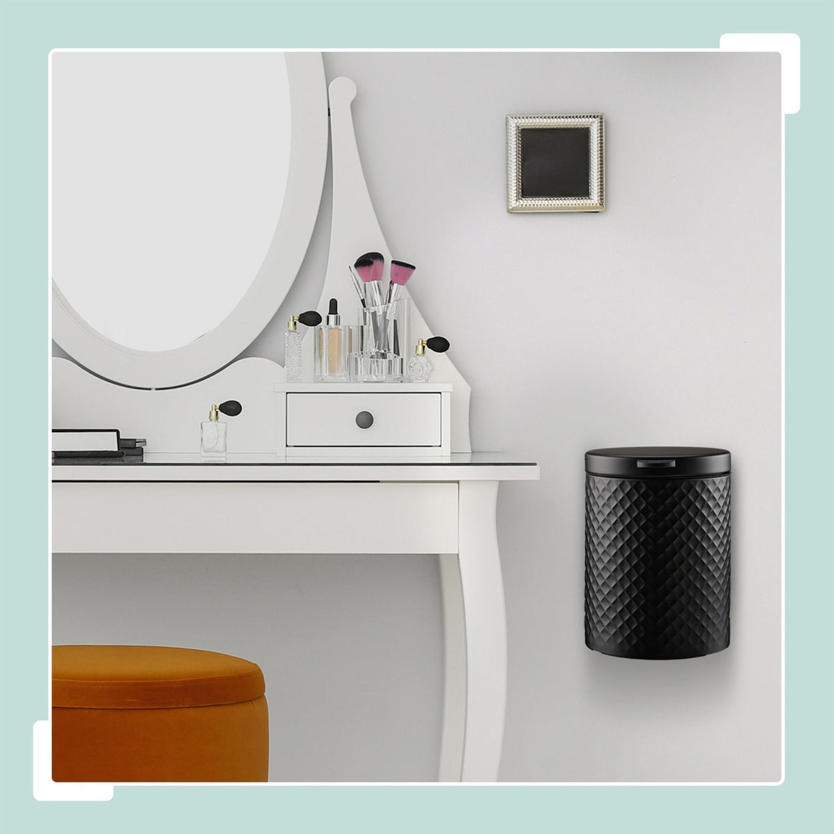 Wall-mounted cosmetics container 3 liters