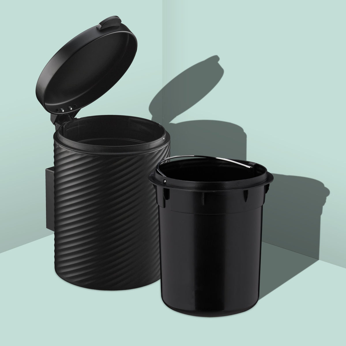 Wall-mounted cosmetics container 5 liters