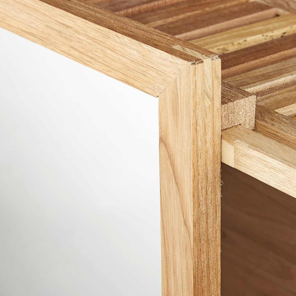 Wall shelf in walnut with mirror