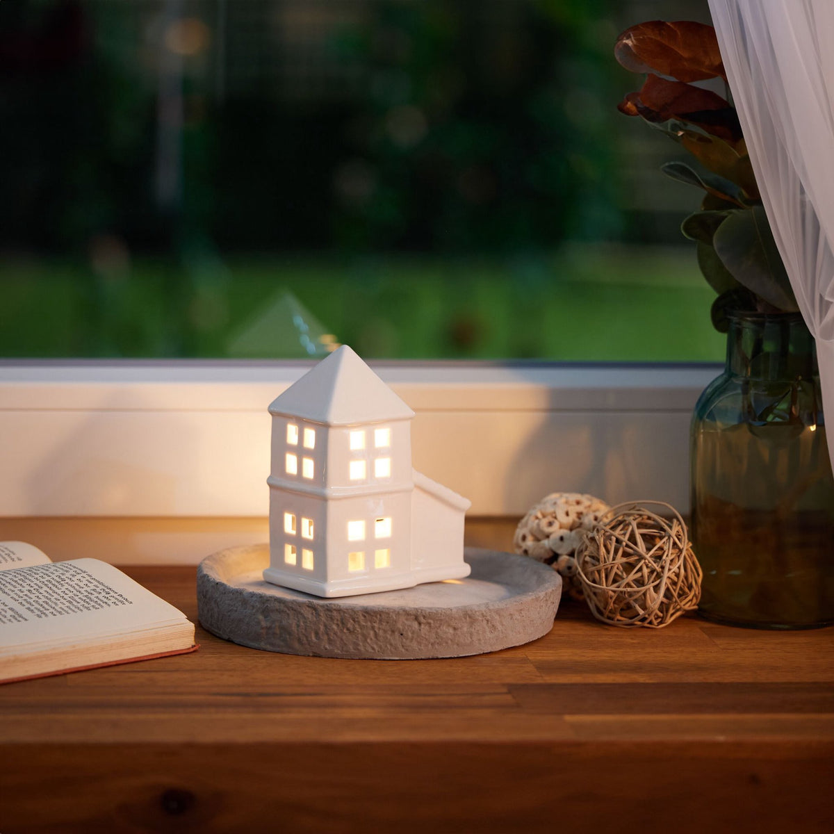 Warm light house ceramics