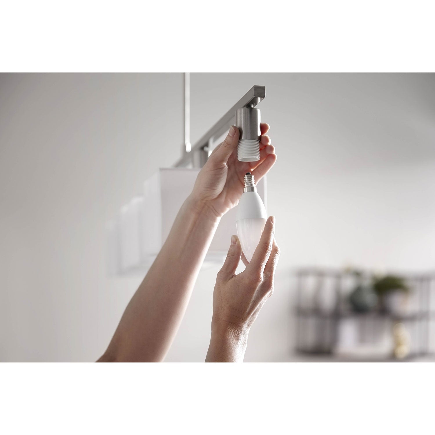 White Color Ambiance E14 Krone 470 lm 2-pack